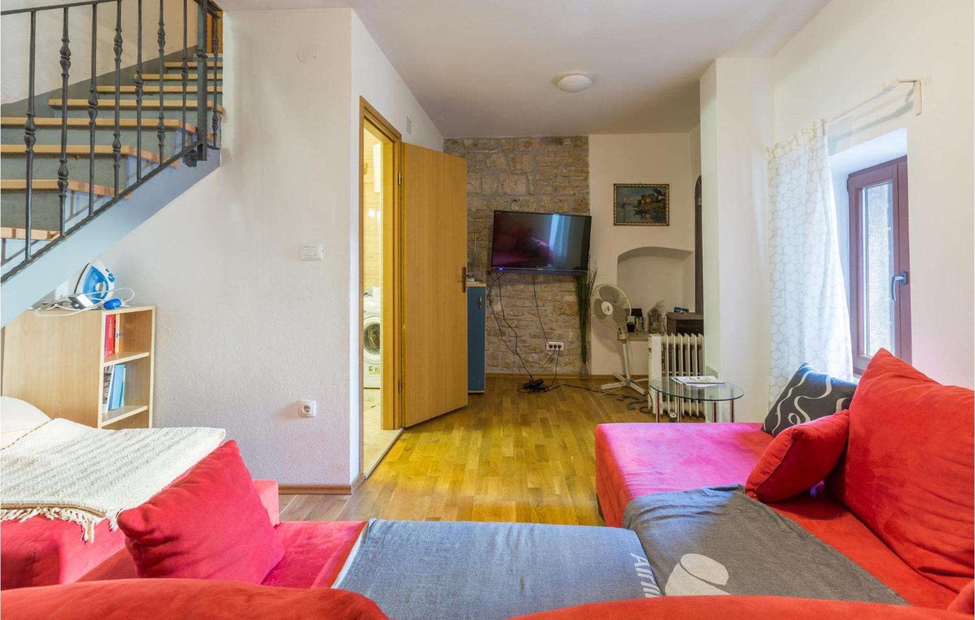 2 Bedroom Stunning Home In Bale Zewnętrze zdjęcie